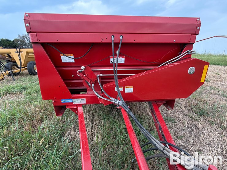2021-new-holland-195-image-19