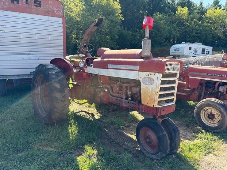 farmall-460-lp-gas-tractor-image-2