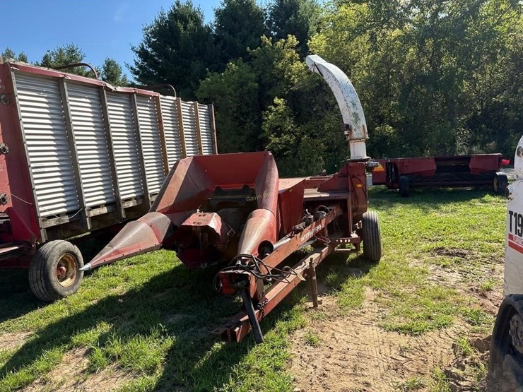 international-forage-harvester-image-2