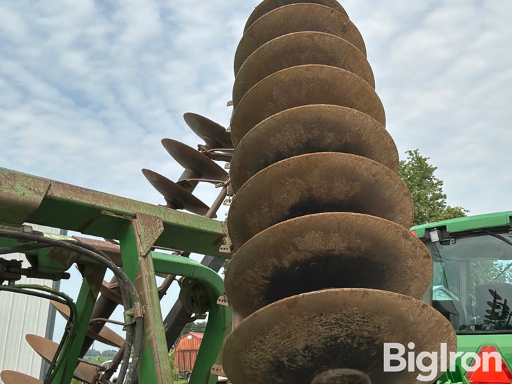 john-deere-230-image-17