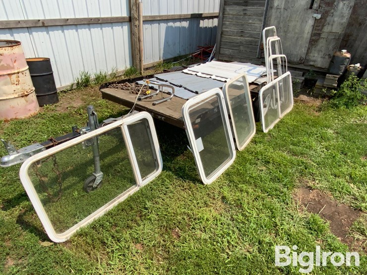 aluminum-camper-windows-image-3