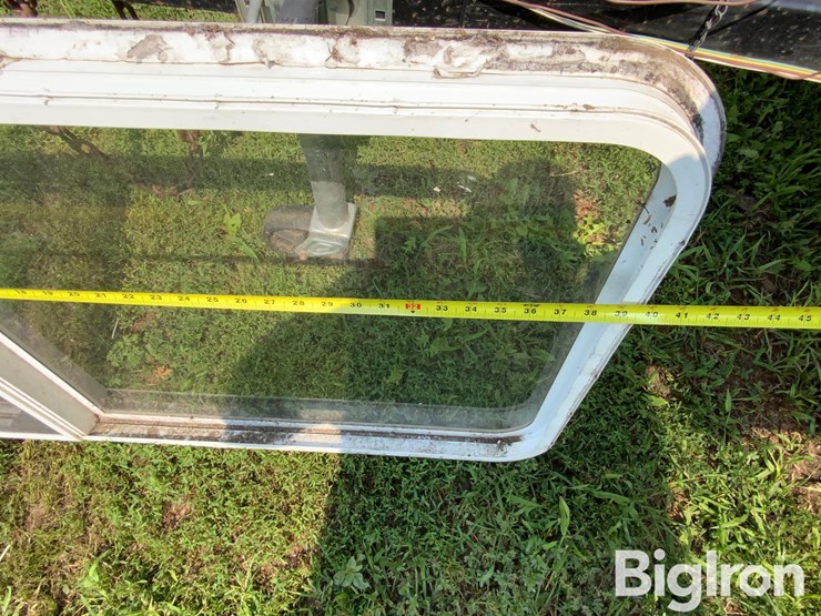 aluminum-camper-windows-image-13