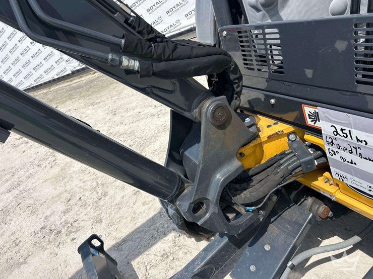 2023-deere-35g-image-16