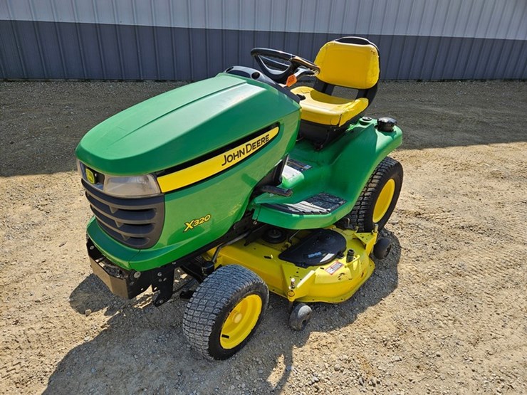 2009-john-deere-x320-image-1