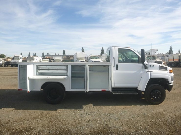 2003-chevrolet-c4500-utility-truck-image-7
