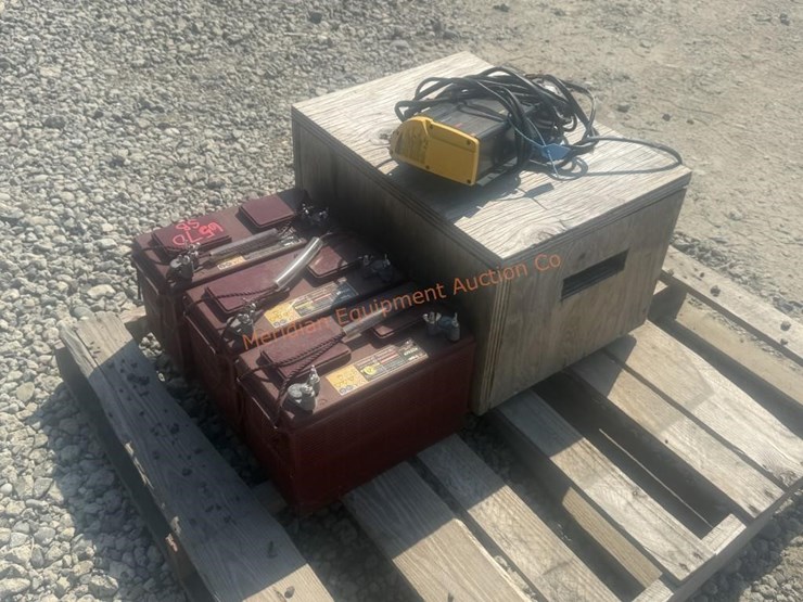 battery-box,-marine-battery-charger-&-batteries-image-3