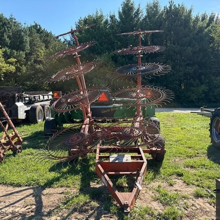 Clark 10 wheel rake