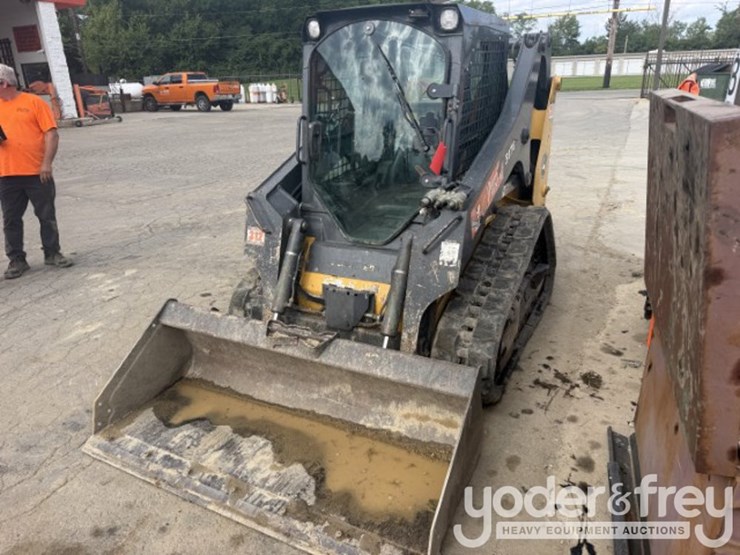 2019-deere-317g-image-1