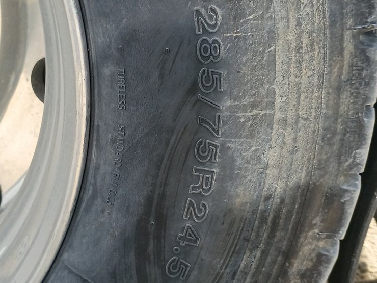 1985-peterbilt-359-image-61