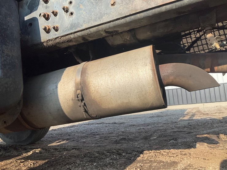 #1993-•-chevrolet-kodiak-single-axle-semi-tractor-image-31