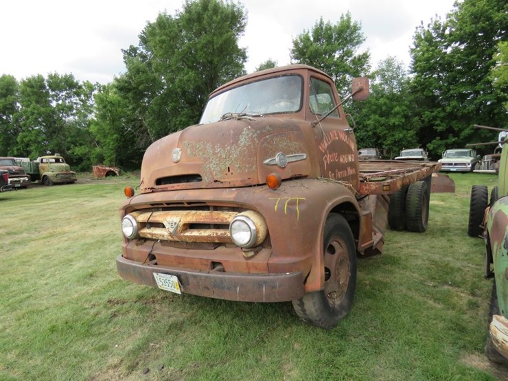 1954-ford-c750-image-1