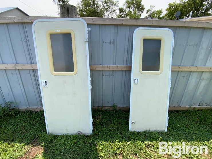 camper-swing-doors-image-2