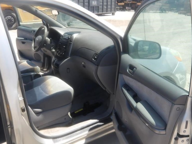 2006-toyota-sienna-le-image-14