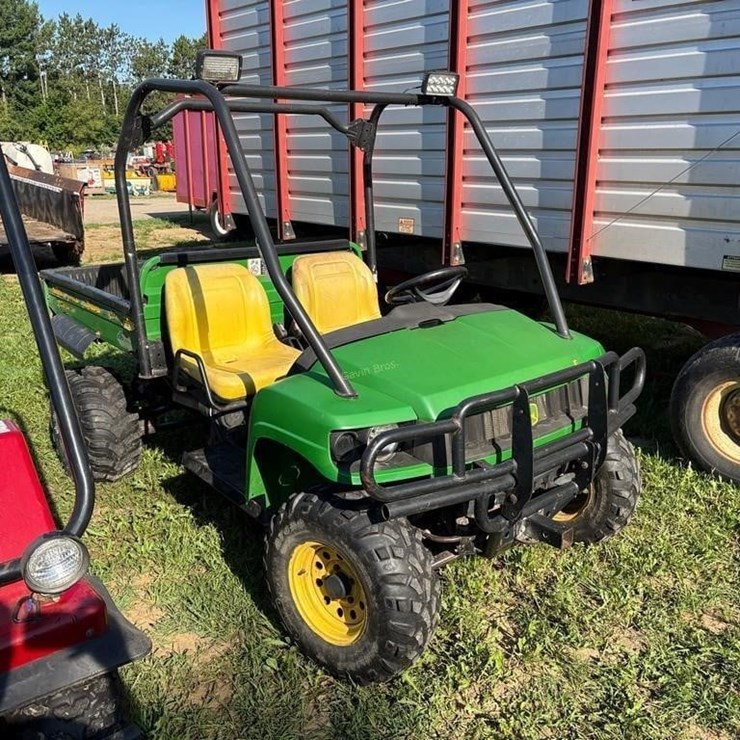 JOHN DEERE GATOR
