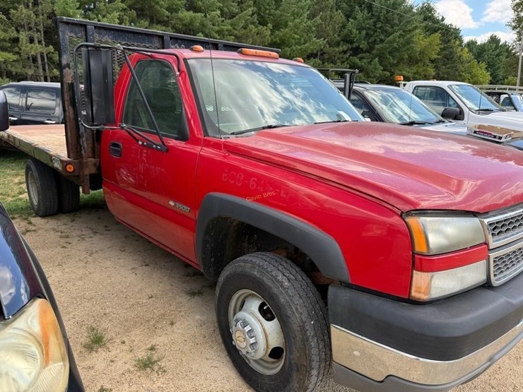 2005-chevrolet-3500-image-2