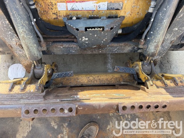 2019-deere-317g-image-4