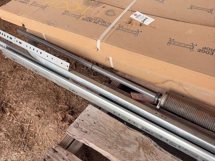 brand-new-chi-8ft-x-8ft-garage-door,-insulated-with-glass-image-6
