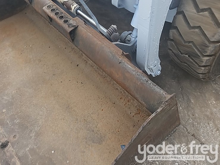 2011-bobcat-s185-image-14