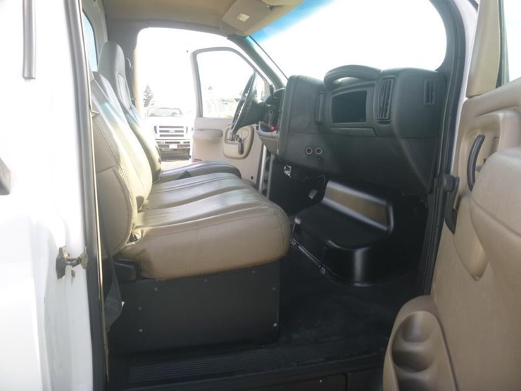 2003-chevrolet-c4500-utility-truck-image-12
