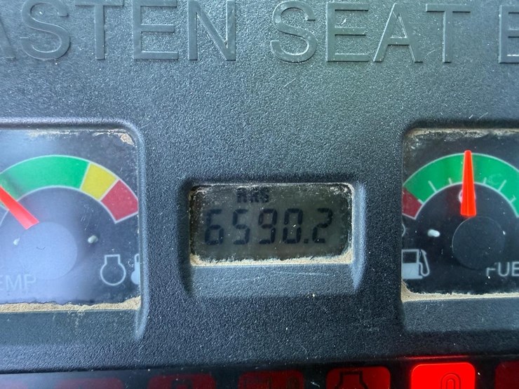 2011-bobcat-e32-image-25