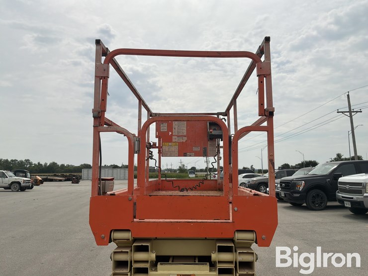 2020-jlg-3246es-image-14
