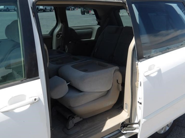 2006-toyota-sienna-image-15