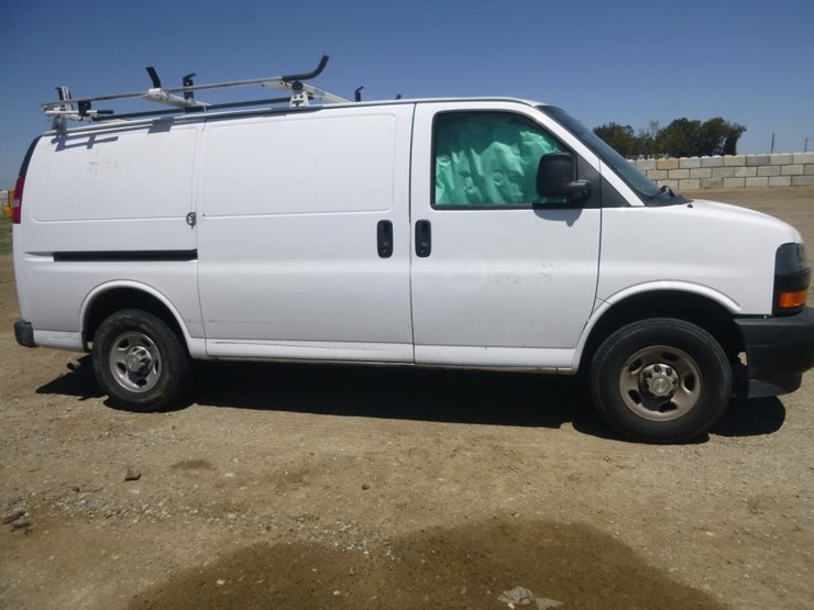 2015-chevrolet-express-2500-image-12