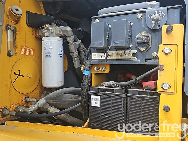 2013-deere-750k-lgp-image-25