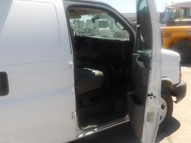 2014-utility-van-image-12
