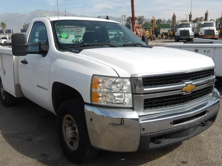 2009-chevrolet-silverado-2500-image-2