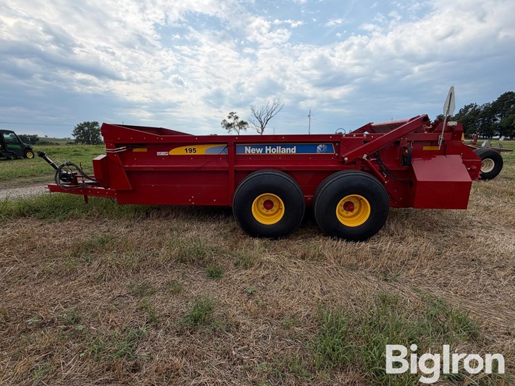 2021-new-holland-195-image-8