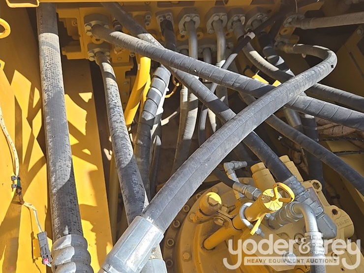 2019-caterpillar-336-image-48