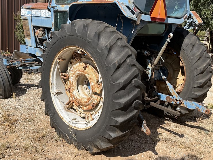 ford-7700-image-13