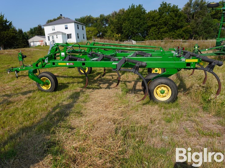 john-deere-2410-image-8