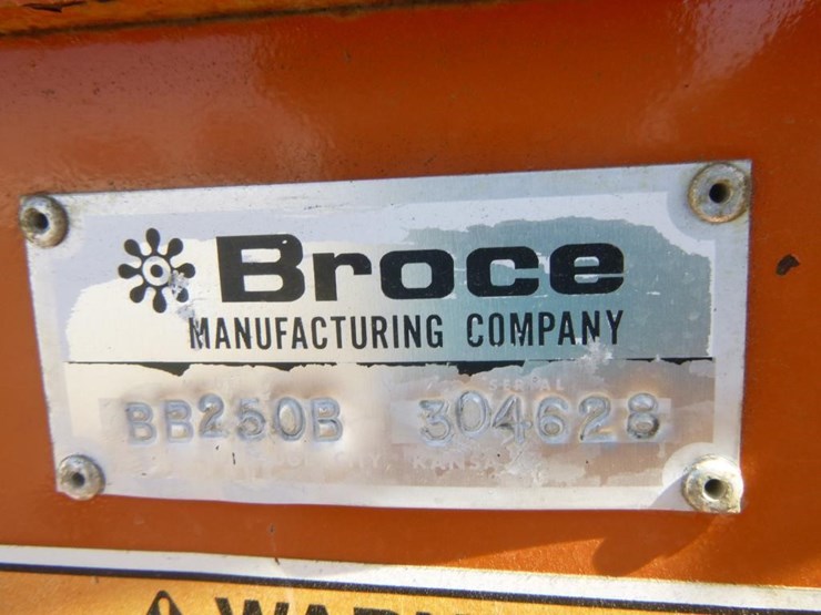 2014-broce-bb250b-3-wheel-sweeper-image-33