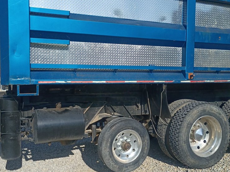 1985-peterbilt-359-image-3