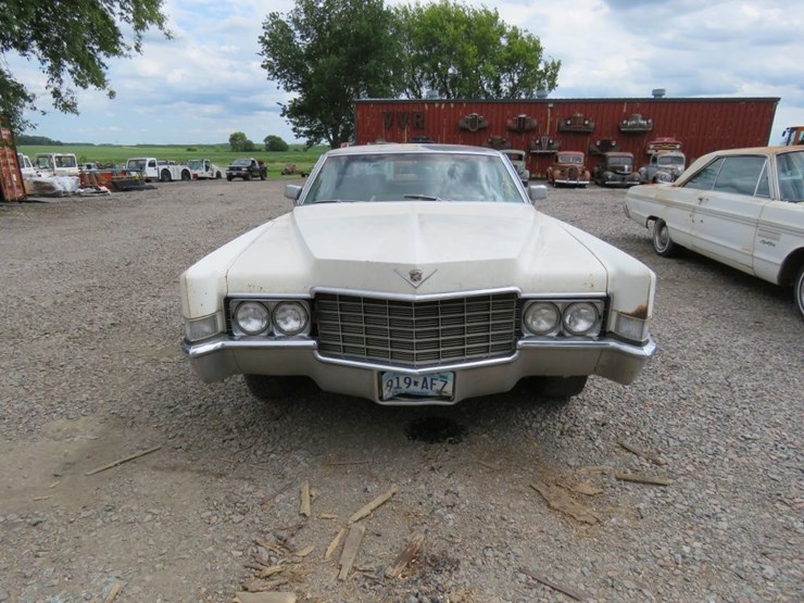1969-cadillac-coupe-deville-2dr-ht-image-2