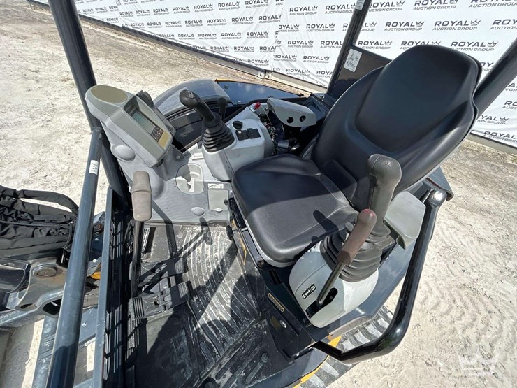 2023-deere-35g-image-25