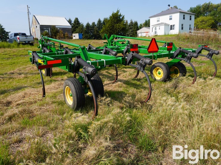 john-deere-2410-image-7