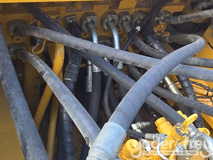 2019-caterpillar-336-image-47