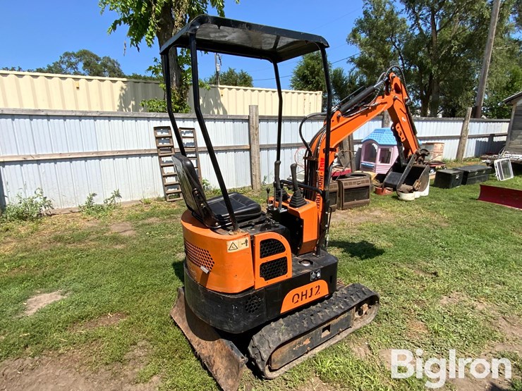 agt-industrial-mini-excavator-image-5