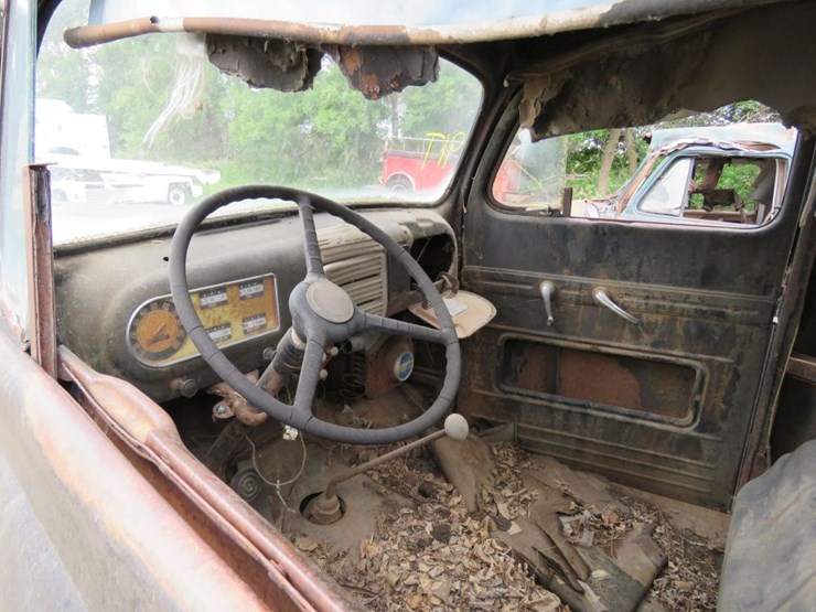 1948-ford-f2-pickup-image-5
