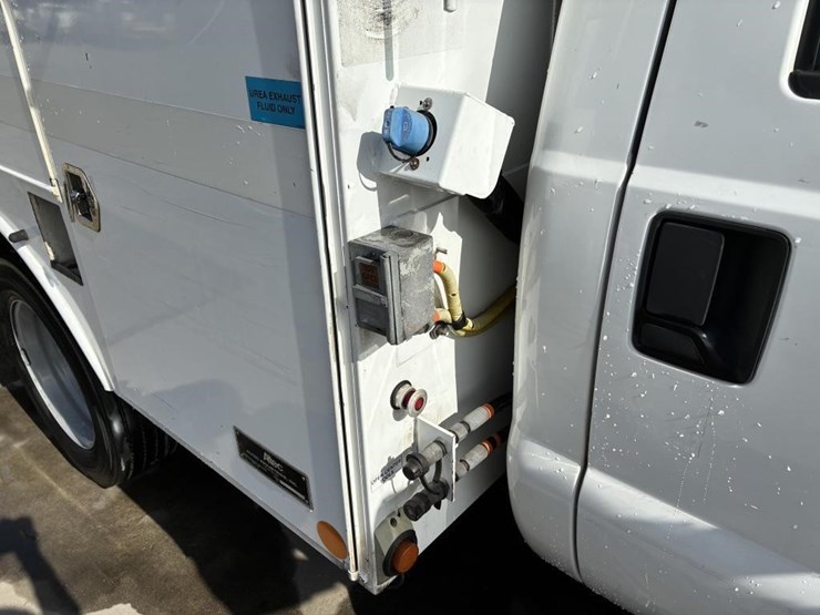 2015-ford-f550-image-12