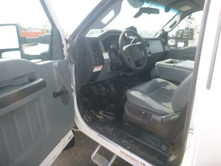 2013-ford-f550-image-22