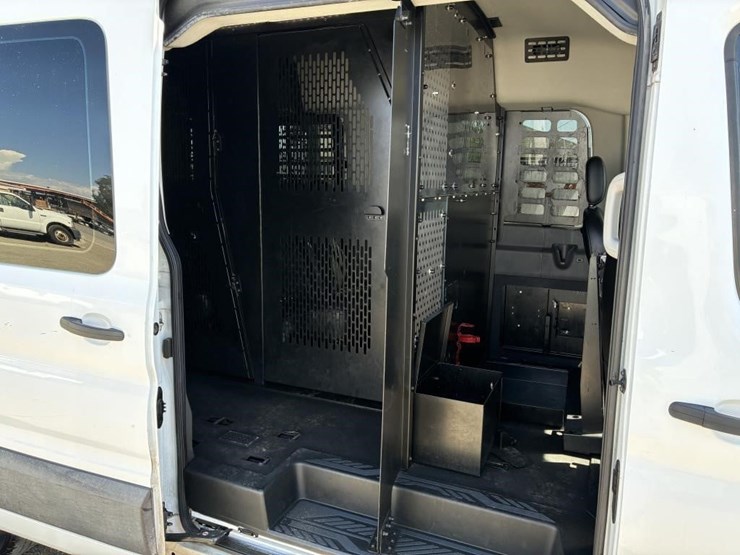 2020-ford-transit-image-11