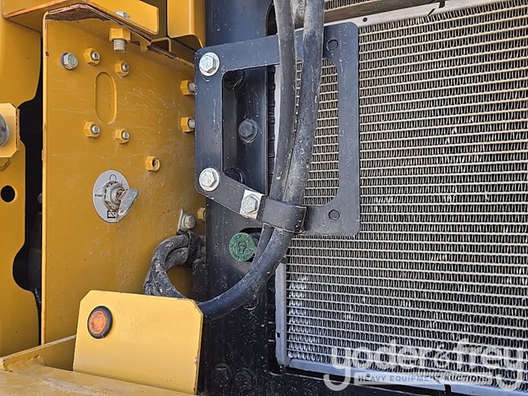 2019-caterpillar-336-image-35