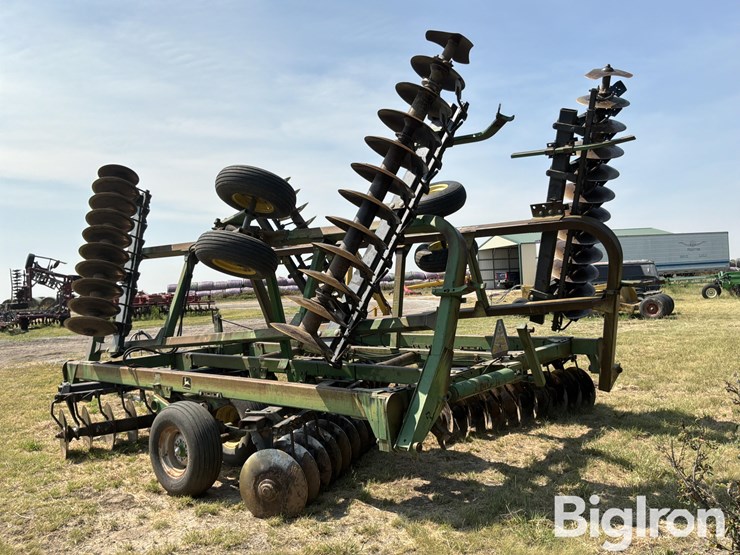 john-deere-335-image-7