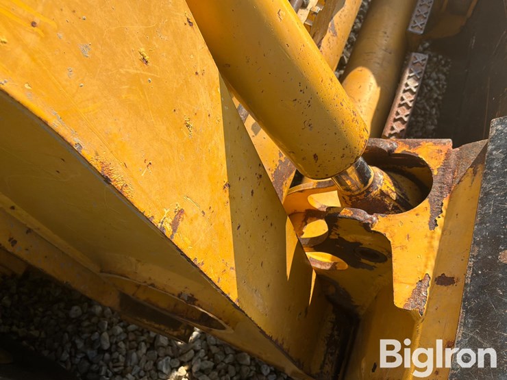 2004-john-deere-250-image-12