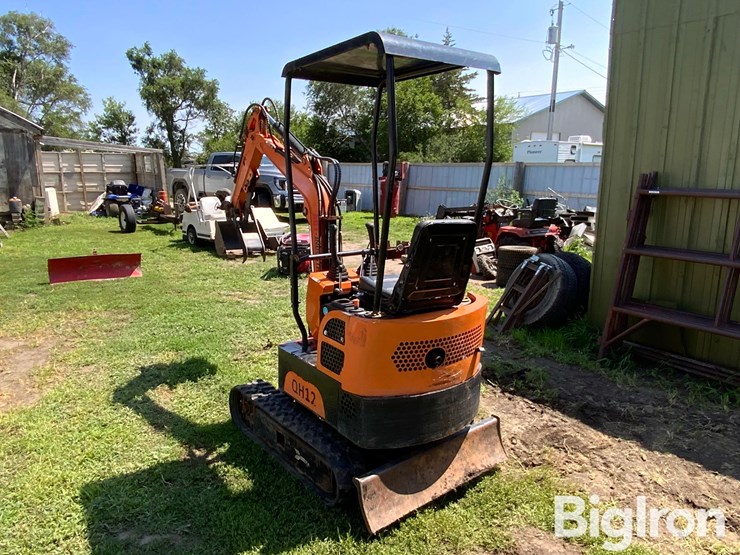 agt-industrial-mini-excavator-image-7
