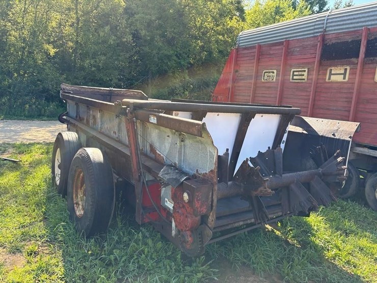 new-idea-tandem-axle-box-spreader-image-8